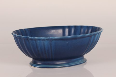 Royal Copenhagen
Aluminia
Jardinere with 
blue glaze