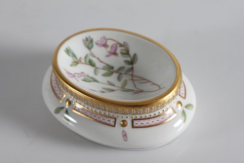 Royal Copenhagen
Flora Danica
Salt cellar no. 3557
L 11 cm