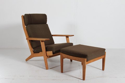Hans J. Wegner