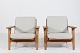 Hans J. Wegner
2 lave lænestole GE 290 
af massiv egetræ
