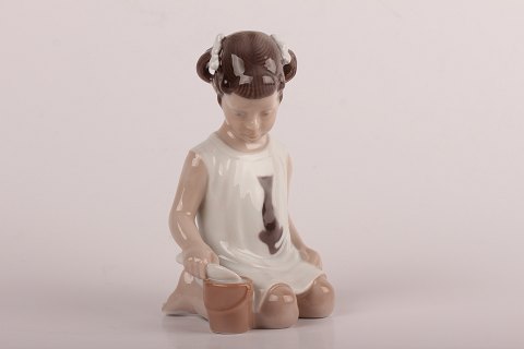 Lyngby Porcelæn
Girl 2A