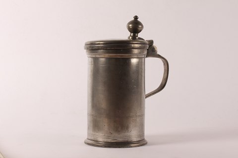 Antik lågkrus
af tin
M. P. Krufe 1853