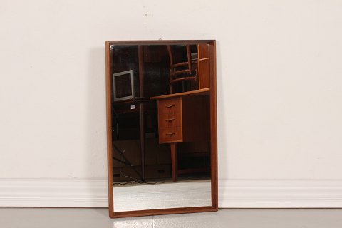 Danish Modern
Mirror made
of rosewood