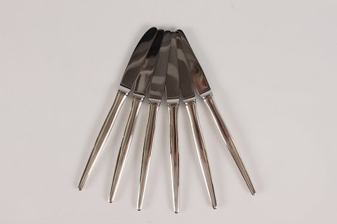 Tulip cutlery by
Ole Hagen
Knives L 21,5 cm
Sterling silver by
A. Michelsen