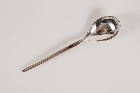 Tulip bestik af
Ole Hagen
Barneske L 16 cm
Sterling sølv fra
A. Michelsen