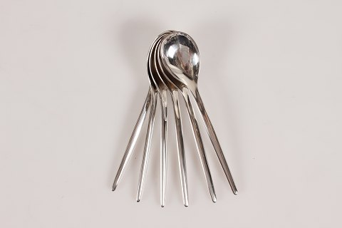 Tulip cutlery by
Ole Hagen
Spoon L 10,8 cm
Sterling silver by
A. Michelsen