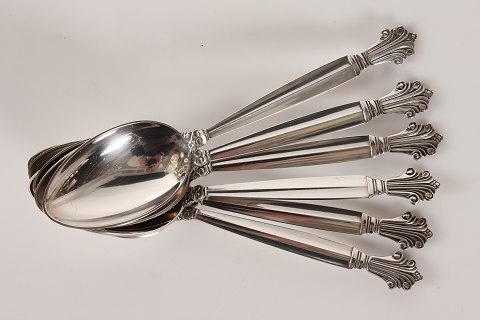 Georg Jensen
Acanthus cutlery
Soup spoons
L 18,8 cm