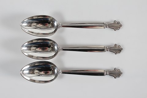 Georg Jensen
Acanthus cutlery
Soup spoons
L 20,5 cm