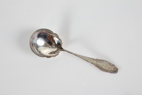 Frijsen-/Frisenborg
borg Sølvbestik
Marmeladeske
L 15 cm