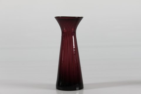 Old hyacinth glass
Dark purple
Mouth-blown glass
