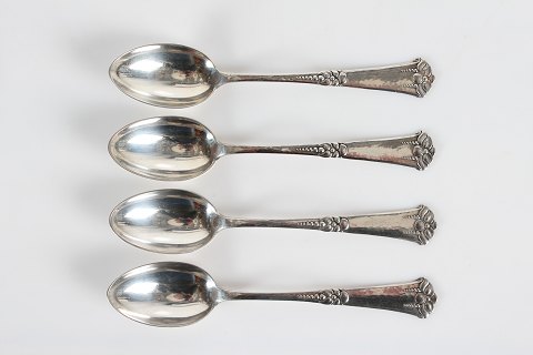 Frigga Silver Cutlery
Desert spoon
L 18,5 cm