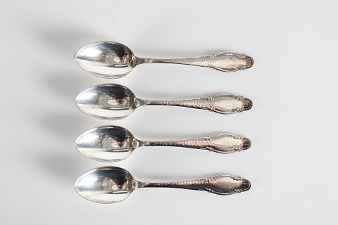 Frijsen-/Frisenborg
Silver Cutlery
Dessert spoons
L 18 cm