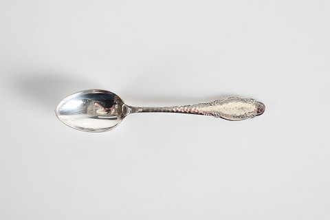 Frijsen-/Frisenborg
Sølvbestik
Dessertske L 17,3 cm