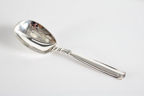 Lotus Silver Cutlery
Serving spoon
L. 20,5 cm
